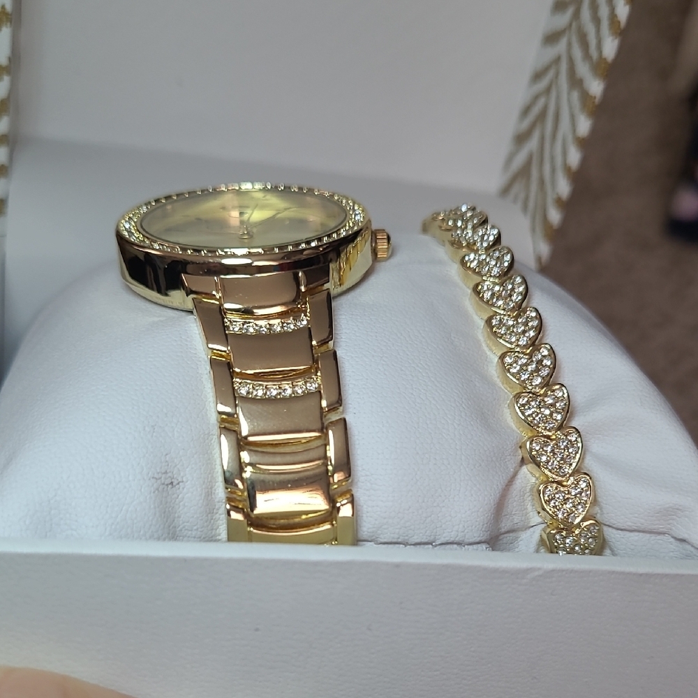 Jessica Simpson Gold Women's Watch and Bracelet Set - Picture 3 of 5